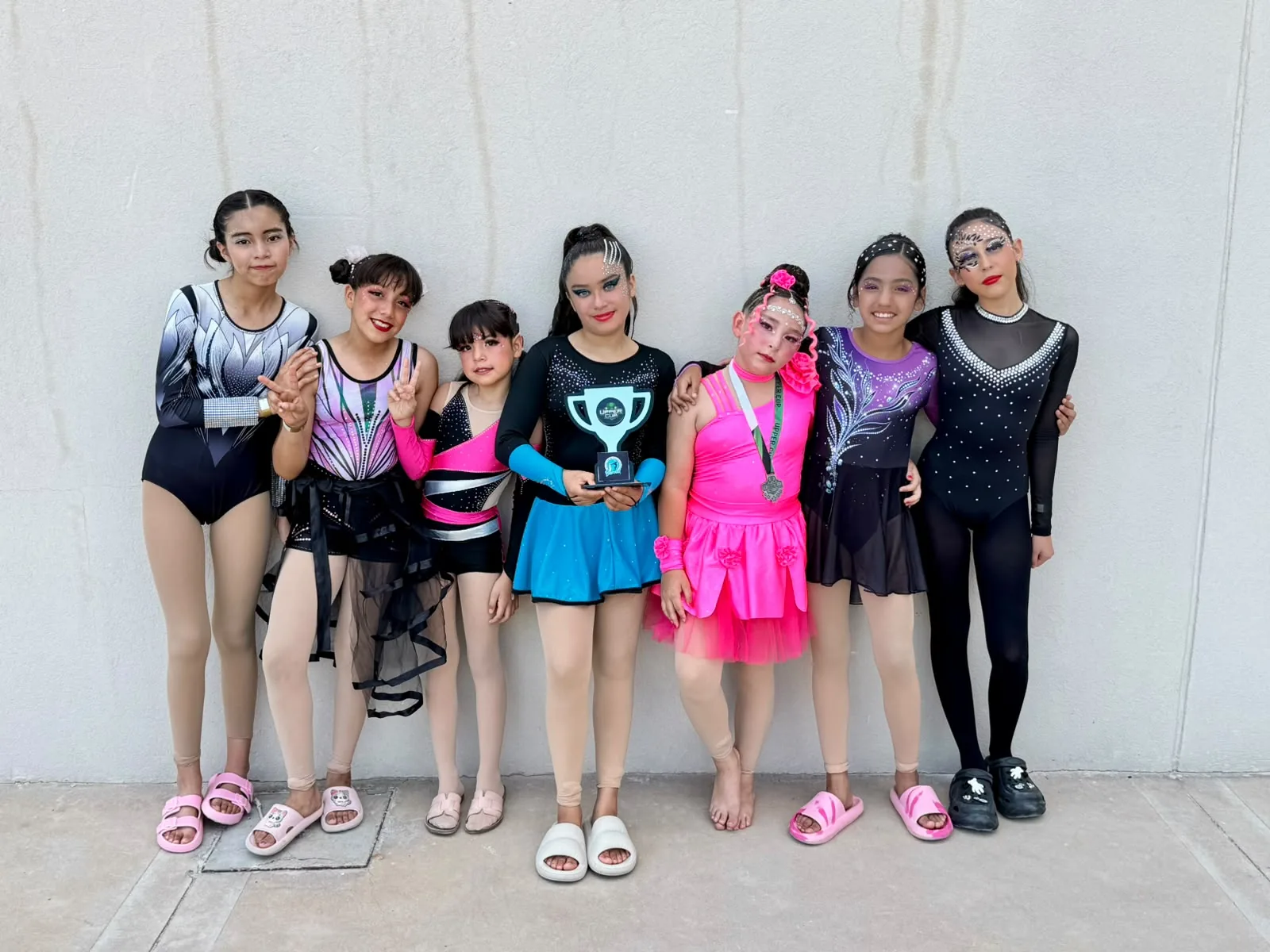 Grupo de alumnas de danza aérea Bernal